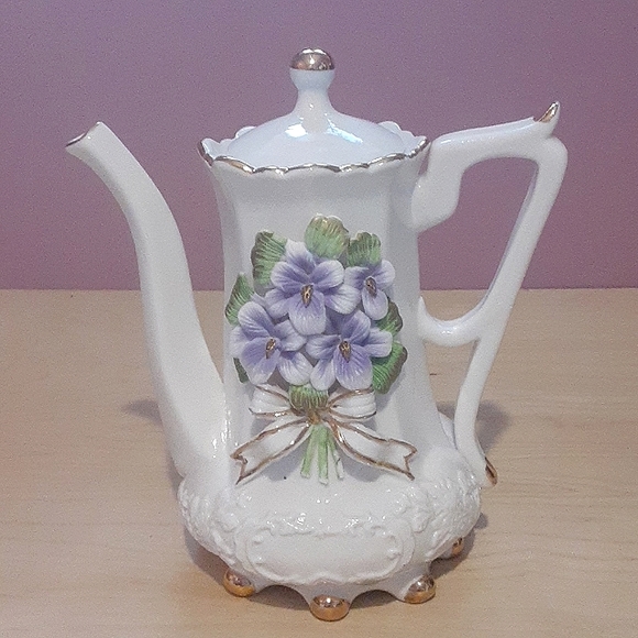 Tea pot ,Creamer & covered sugar bowl set - Picture 2 of 16
